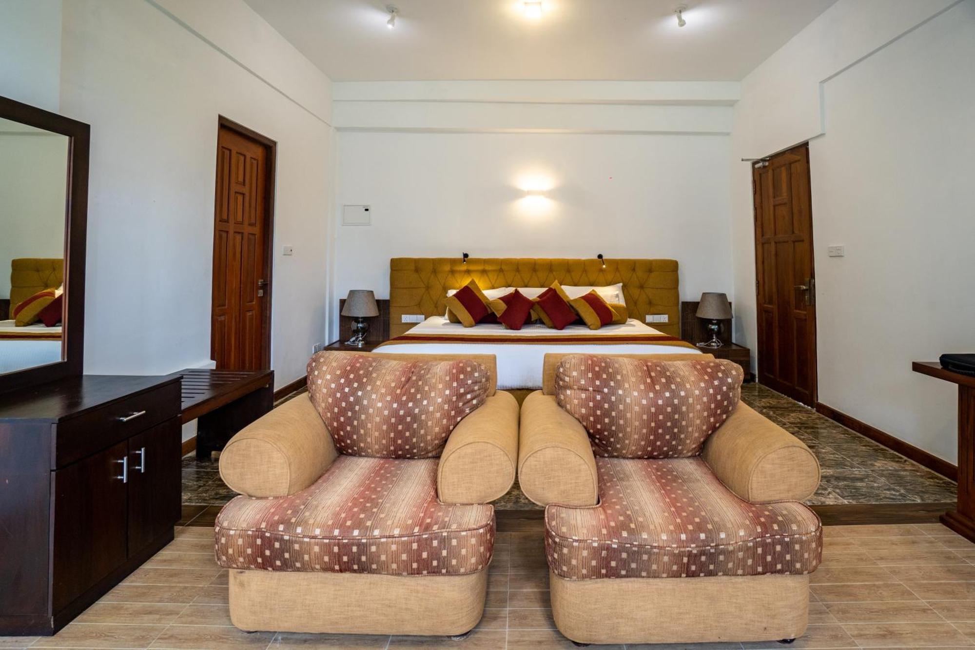 Shanthi Uyana Kandy Exterior photo
