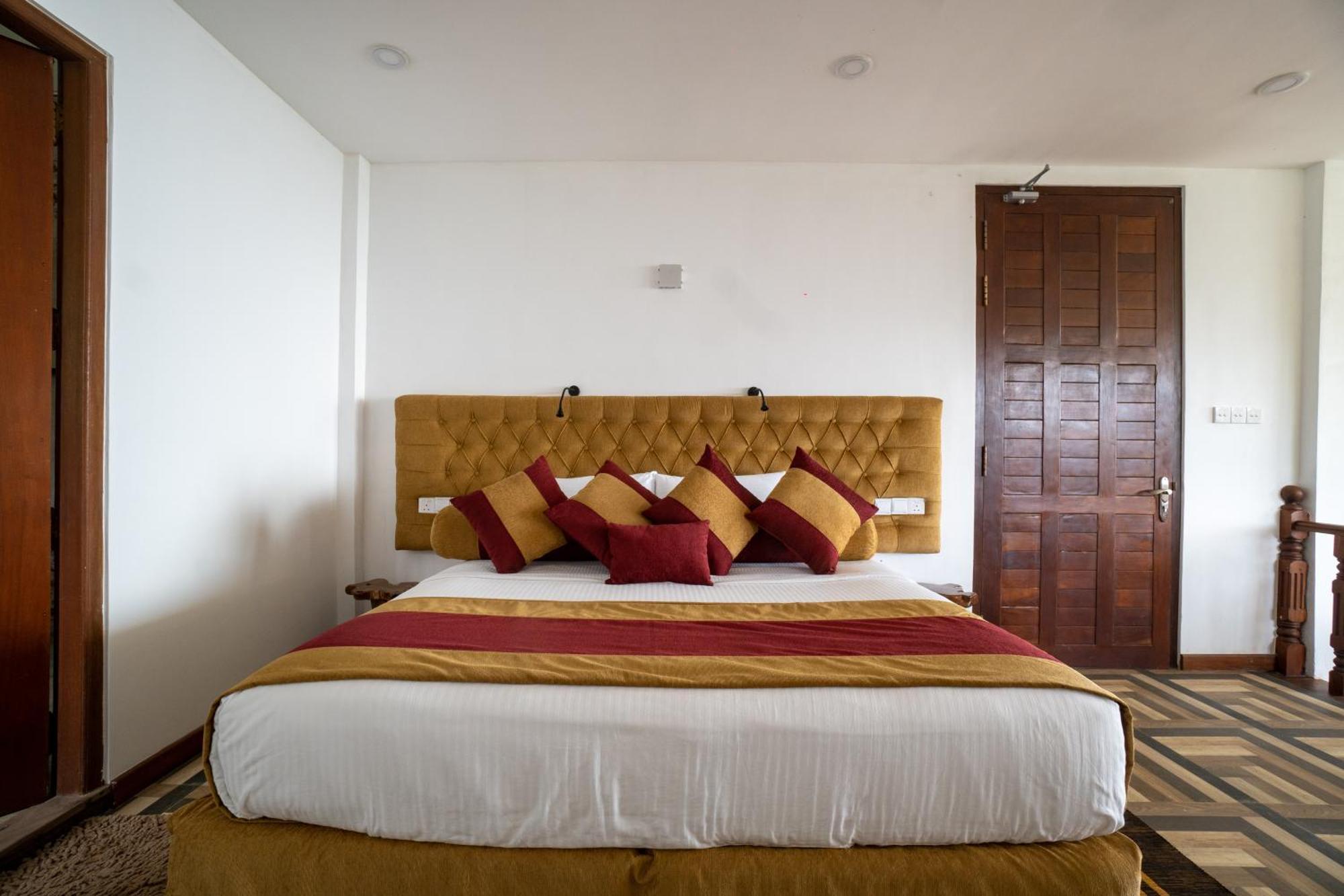 Shanthi Uyana Kandy Exterior photo